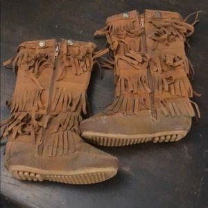 Girl fringe boots